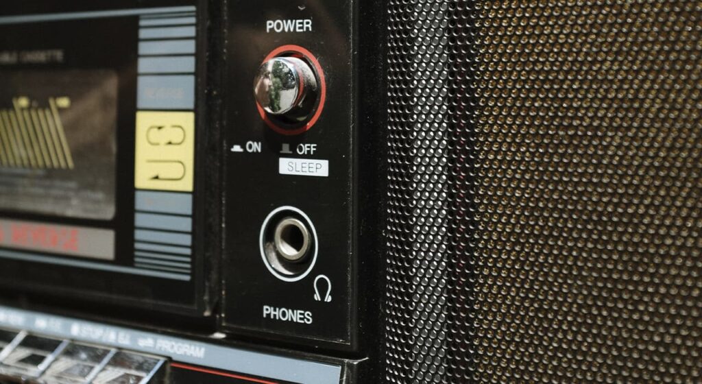 Wired radio broadcasting